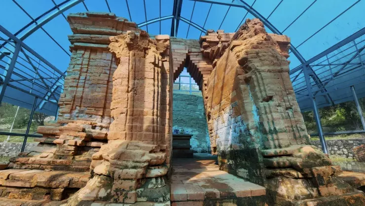 Cận cảnh Tháp Chăm hơn 1.000 tuổi sau nhiều ngày ngập trong nước - 5