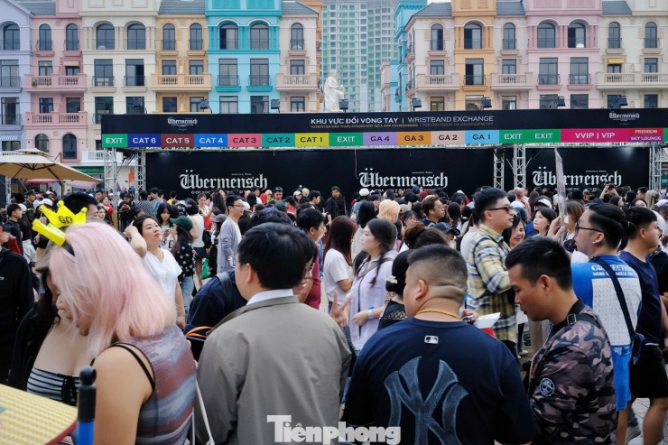 Vé concert G Dragon tại Việt Nam mở bán từ đầu tháng 10, mức giá từ 2-8 triệu đồng với các đặc quyền riêng.