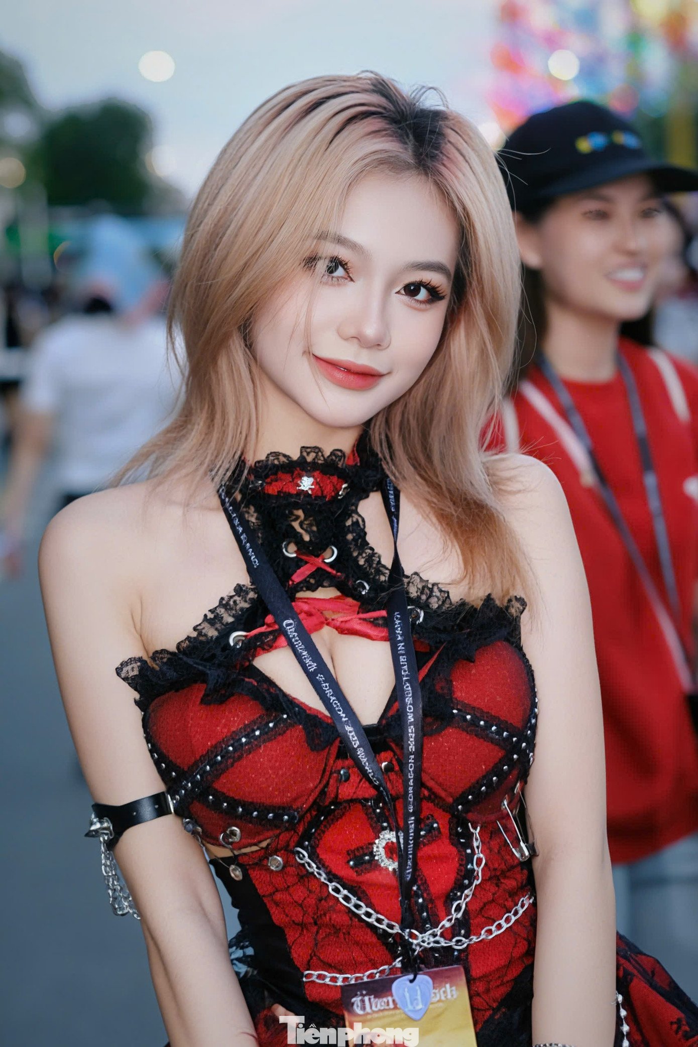 Trên mạng xã hội, không khí cũng nóng không kém: các fanpage, group cộng đồng liên tục cập nhật hình ảnh dòng người đổ về Ocean City.