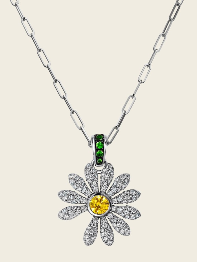 Tác phẩm Jacob & Co. x Peaceminusone giá 11.000 USD.