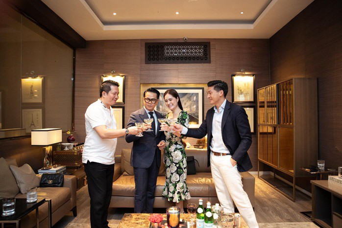 Vợ chồng Đoàn Di Băng và vợ chồng Thái Công trong một buổi hội tụ