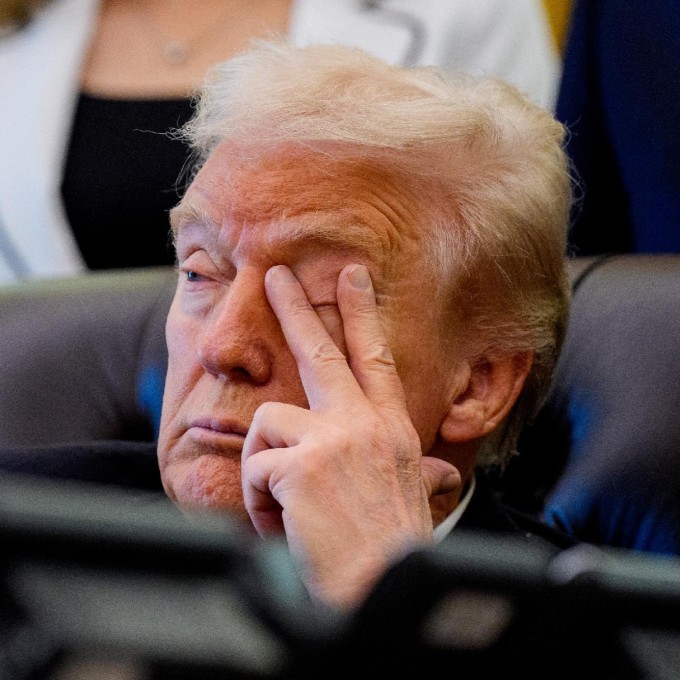 Khoảnh khắc ông Trump xoa mắt trong sự kiện tại Phòng Bầu dục ngày 6/11. Ảnh: X/ FactPost