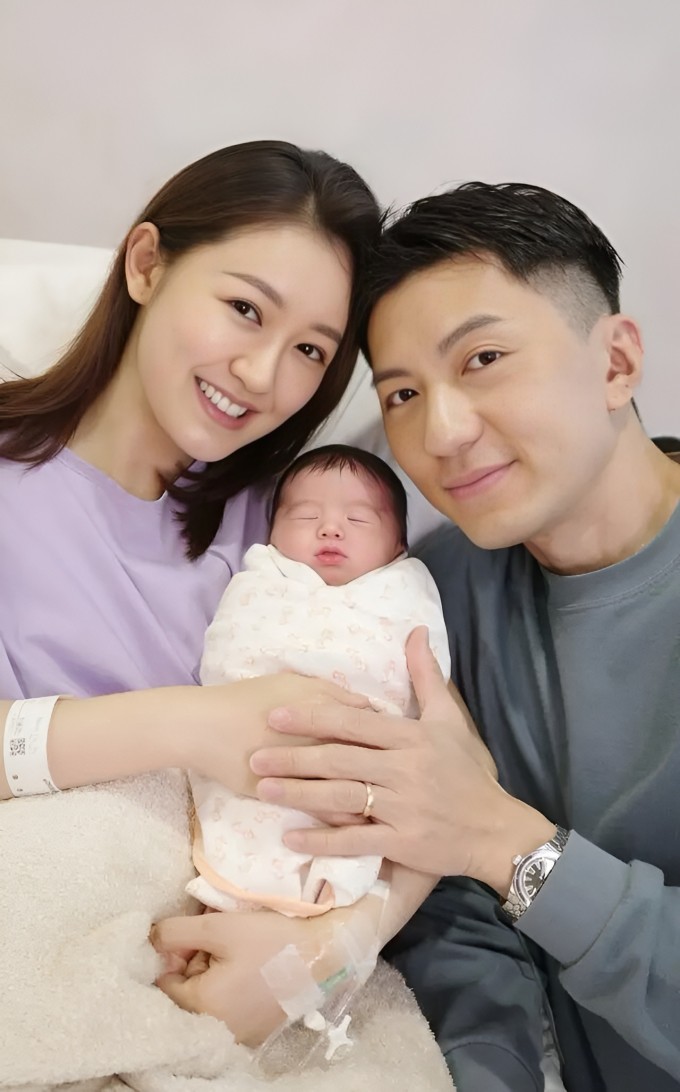 Vợ Viên Vỹ Hào, Trương Bảo Nhi, sinh con thứ hai hôm 8/11. Ảnh: Weibo