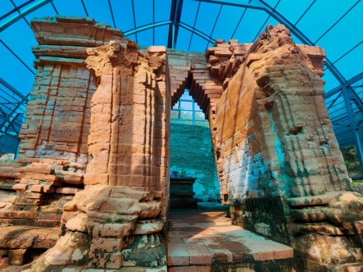 Cận cảnh Tháp Chăm hơn 1.000 tuổi sau nhiều ngày ngập trong nước