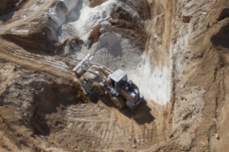 Trung Quốc bật lại “van” đất hiếm sau thời gian siết chặt