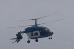 Thế giới - Khoảnh khắc trực thăng Nga đập mạnh xuống đất, gãy đuôi trước khi rơi khiến 5 người thiệt mạng