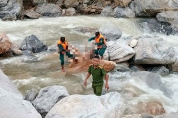 Tin tức trong ngày - Nước lớn đột ngột đổ về, 5 em nhỏ tắm sông bị cuốn trôi