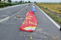 Người phụ nữ dùng khối bê tông chắn đường phơi thóc, gây tai nạn chết người