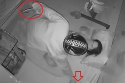 CLIP: Lạnh người cảnh kẻ trộm đột nhập phòng ngủ khi nữ gia chủ đang say giấc