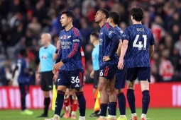 Arsenal đứt mạch thắng: Biển quảng cáo và sự phung phí khiến "Pháo thủ" ôm hận