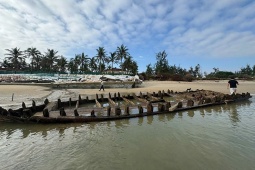 Tin tức trong ngày - Lai lịch xác tàu cổ được cho là bảo vật hiếm ở vùng biển Hội An