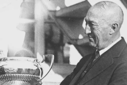 Bản di chúc oái oăm của triệu phú lập dị