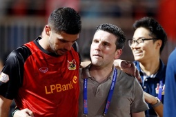 HLV người Tây Ban Nha của CLB Ninh Bình "tròn mắt" vì làng bóng V-League