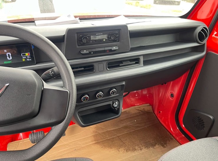 Nội thất xe có thiết kế tương đối đơn giản