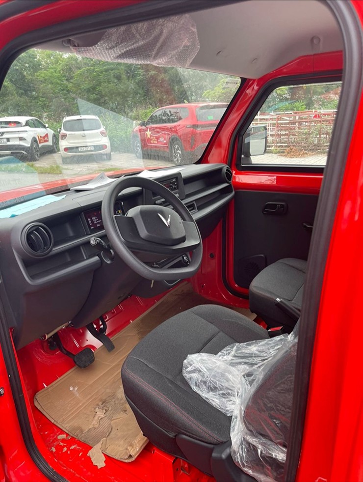 Nội thất xe có thiết kế tương đối đơn giản