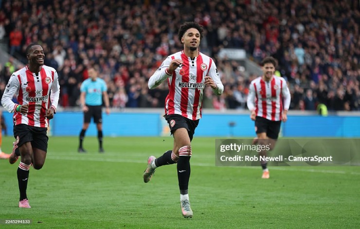 Brentford ngược dòng đánh bại Newcastle