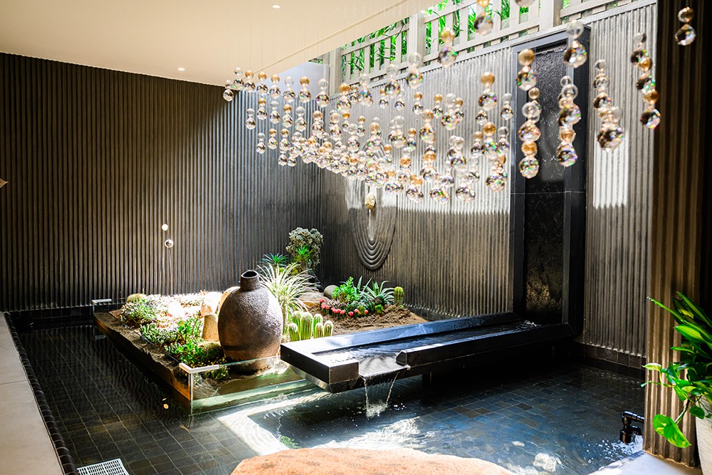 Ánh sáng, nắng tự nhiên tràn xuống không gian tầng hầm trải nghiệm