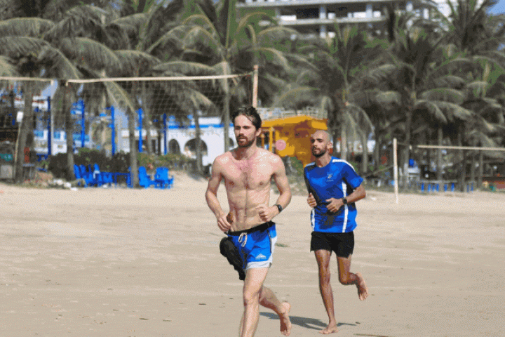 Bãi biển Đà Nẵng lại sạch đẹp như chưa hề có... bão