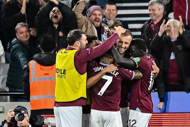 West Ham thắng liên tiếp 2 vòng, chưa đủ để rời khỏi nhóm xuống hạng nhưng đã gần khu vực giữa BXH hơn so với trước khi HLV Nuno Santo đến nhậm chức