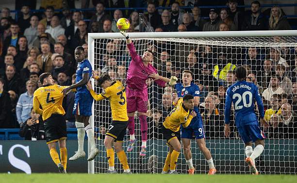 Wolves quá vững trãi trong phòng ngự ở phần lớn hiệp 1