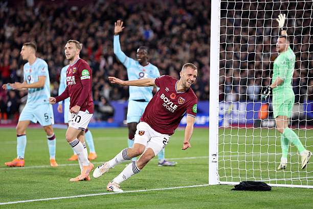 Soucek góp mặt trong cả 2 bàn của West Ham ở hiệp 2