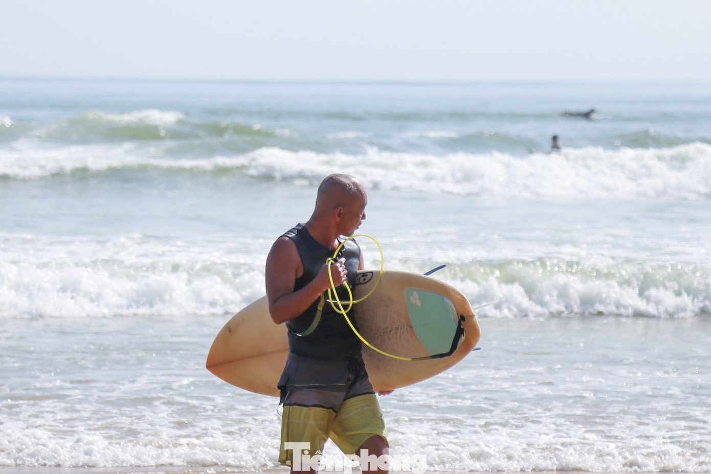 Bãi biển Đà Nẵng lại sạch đẹp như chưa hề có... bão - 10