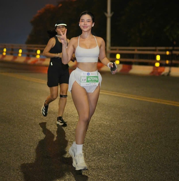 Người đẹp Khánh Ly vô địch chạy 21km, dàn mỹ nhân "làm nóng" giải marathon - 3