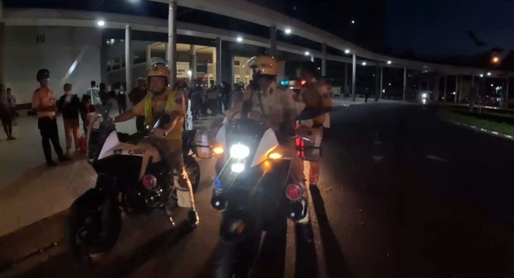 Lực lượng CSGT dẫn đường đưa xe chuyên dụng chở tạng ra sân bay Tân Sơn Nhất đến BV Trung ương Huế tối 9/11