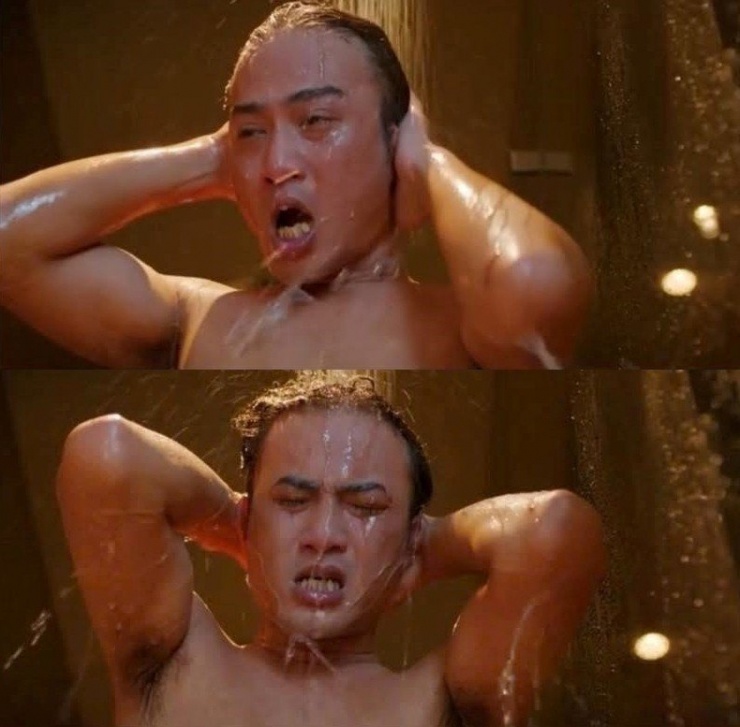 Doãn Quốc Đam cũng bị chê trong cảnh quay ở nhà tắm.