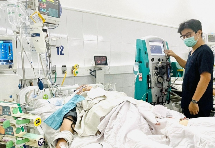 Bệnh viện Đà Nẵng liên tục tiếp nhận các trường hợp bị rắn cắn trong mùa mưa lũ.