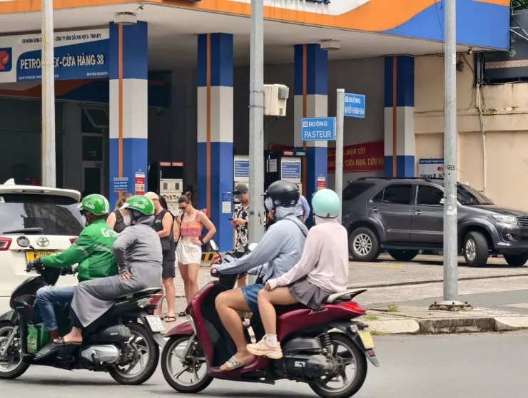 Hiện nay theo quy định, bảo hiểm trách nhiệm xe cơ giới là bắt buộc đối với người tham gia giao thông. Ảnh: TN