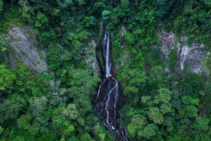 Ngọn thác được ví như "viên ngọc ẩn" giữa đại ngàn Kon Plông