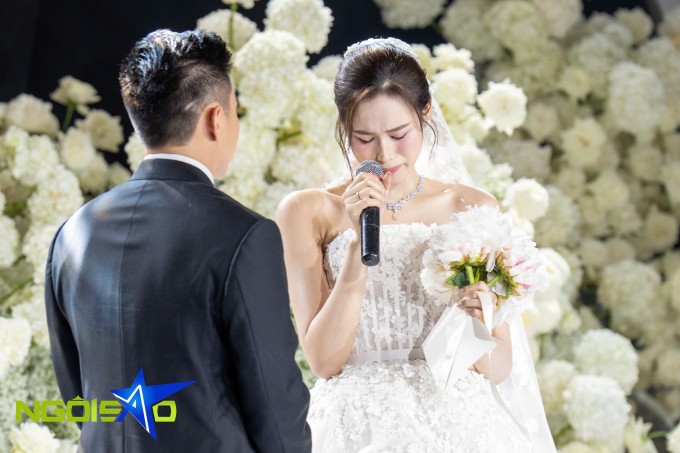 Đỗ Thị Hà bật khóc khi gọi 'Chồng yêu của em'.