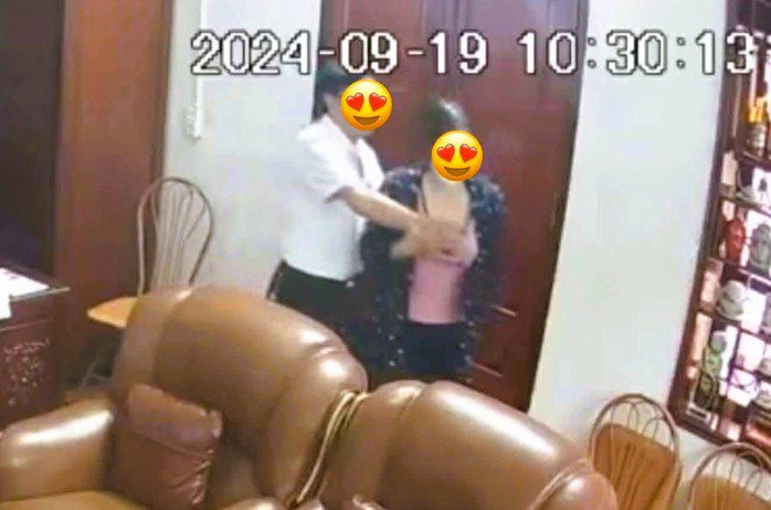 Hình ảnh người đàn ông cho tay vào vị trí "nhạy cảm" của người phụ nữ. Ảnh cắt từ clip