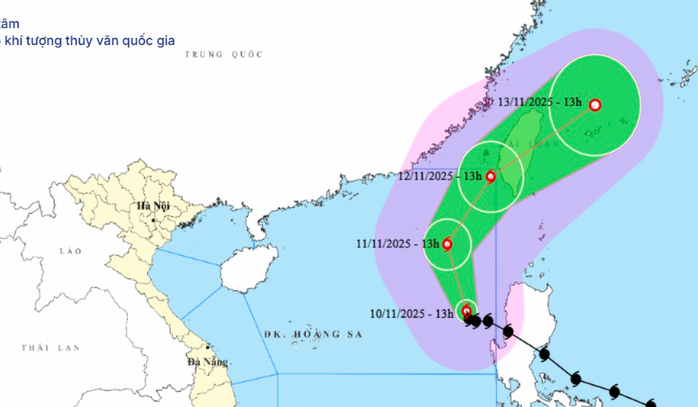 Vị trí và hướng di chuyển của bão Fung Wong lúc 13 giờ ngày 10-11. Nguồn: Trung tâm Dự báo khí tượng thủy văn quốc gia
