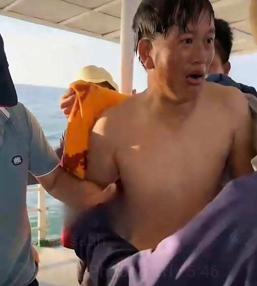 Lê Văn Sanh lúc vừa được đưa lên tàu