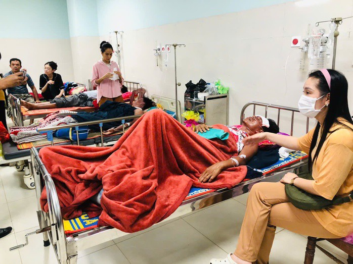 Ba người sống sót kỳ diệu sau 2 ngày trôi dạt trên biển được điều trị tại bệnh viện