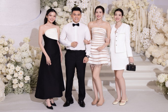 Đỗ Mỹ Linh mặc đồ vải tweed cùng túi Chanel đi cưới Đỗ Thị Hà. Ảnh: Linh Lê Chí