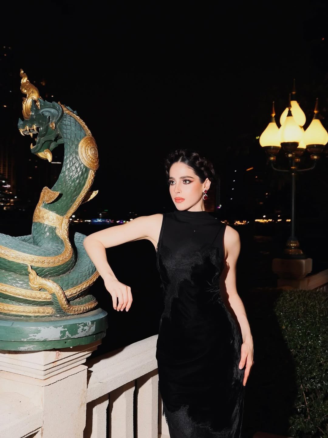 Fatima Bosch đã tốt nghiệp ngành Thiết kế quần áo và Thời trang tại Đại học Iberoamericana. Sau đó, cô tiếp tục học tại Học viện Nghệ thuật Nuova Accademia di Belle Arti ở Milan và Học viện Lyndon ở Vermont, Mỹ. Cô cũng sở hữu thương hiệu thời trang riêng, với những thiết kế dành cho cả nam và nữ.