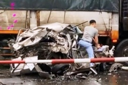 Vụ xe con bị 'vò nát' ở Ninh Bình: Các yếu tố giúp tài xế thoát nạn kỳ diệu