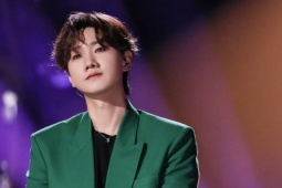 Nam ca sĩ bị fan cuồng quay lén, truy đuổi bằng ô tô suýt gây tai nạn