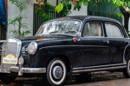 Mercedes-Benz Ponton 67 tuổi của chủ xe Sài Gòn mỗi lần bảo dưỡng tốn 200 triệu