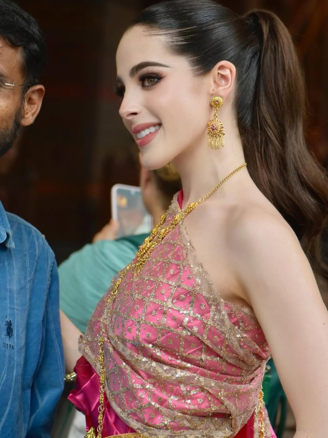 Cô cho biết mình bị quát mắng, xúc phạm và yêu cầu im lặng mà không rõ lý do. “Tôi nghĩ thế giới cần biết điều này, vì chúng tôi là những người phụ nữ mạnh mẽ. Đây là nền tảng để chúng tôi cất lên tiếng nói của mình. Không ai có quyền bắt chúng tôi im lặng và tôi không để ai làm vậy với mình”, cô nói.