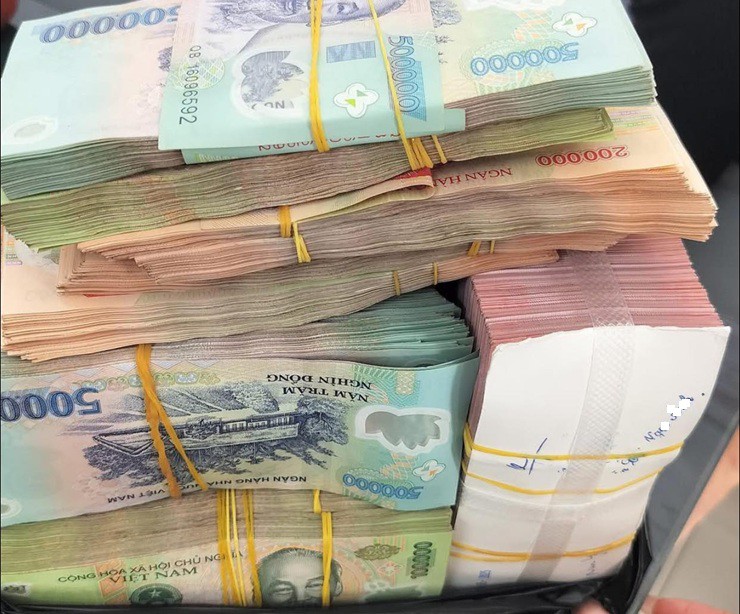 Nhiều ngân hàng tăng mạnh lãi tiết kiệm ngay những ngày đầu tháng 11