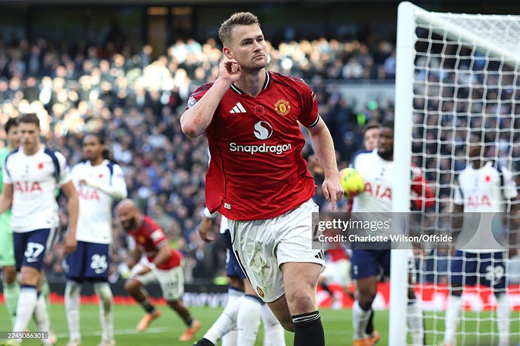 De Ligt giúp MU rời sân của Tottenham với 1 điểm