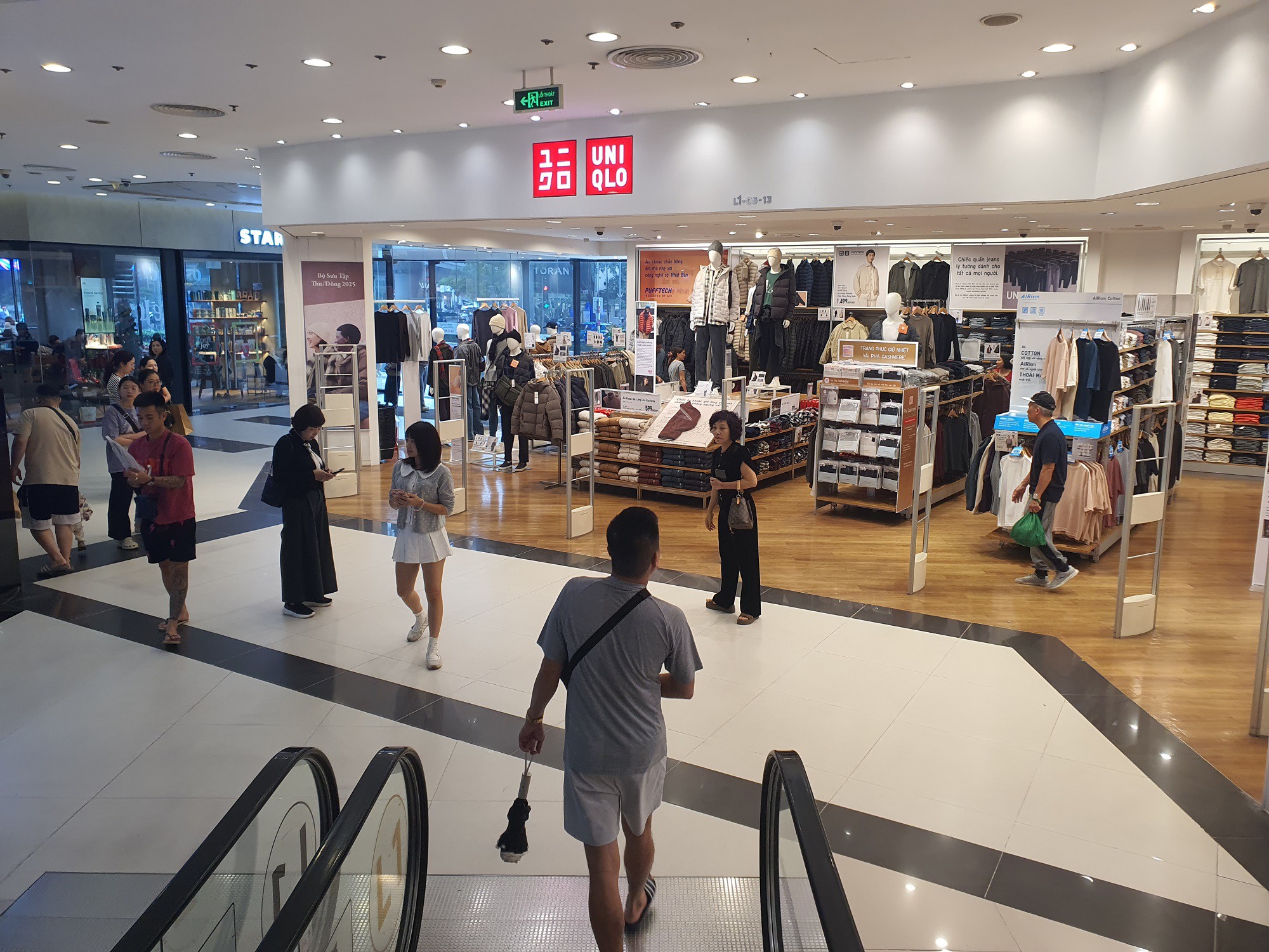 Nguyên nhân là do vài năm gần đây, người dân thường có thói quen mua sắm online nhiều hơn. Ngoài ra, năm nay, tại một số siêu thị, không triển khai quảng cáo rầm rộ vào ngày 11/11 như năm trước.