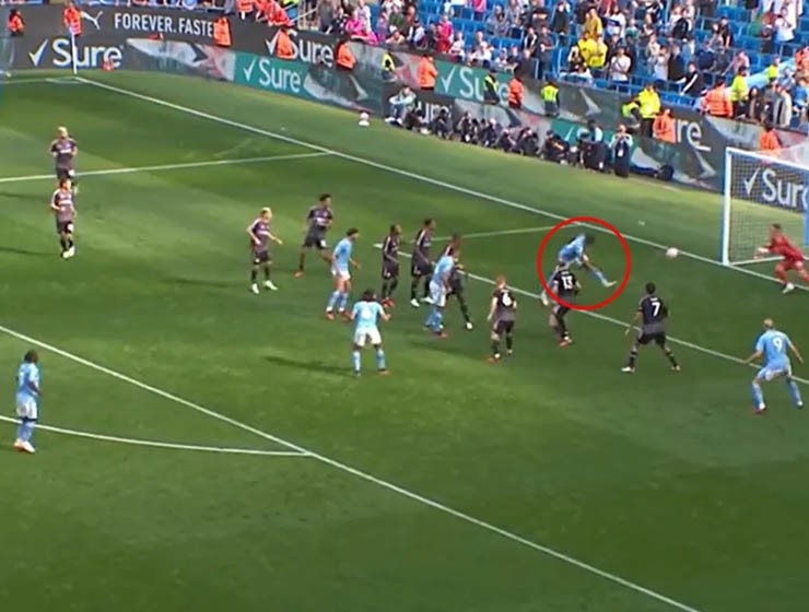 Mùa trước nữa, Man City được công nhận bàn thắng trước Fulham