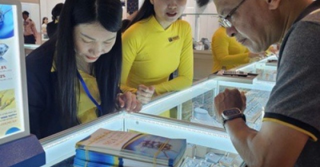 Giá vàng hôm nay 10-11: Vừa mở cửa, tăng trở lại