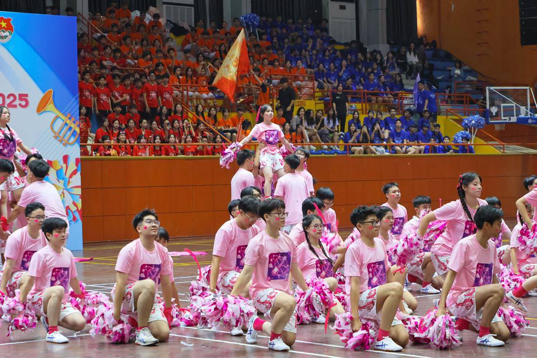 Học sinh ngôi trường gần 117 tuổi tỏa sáng trong hội thi nhảy cổ động - 3