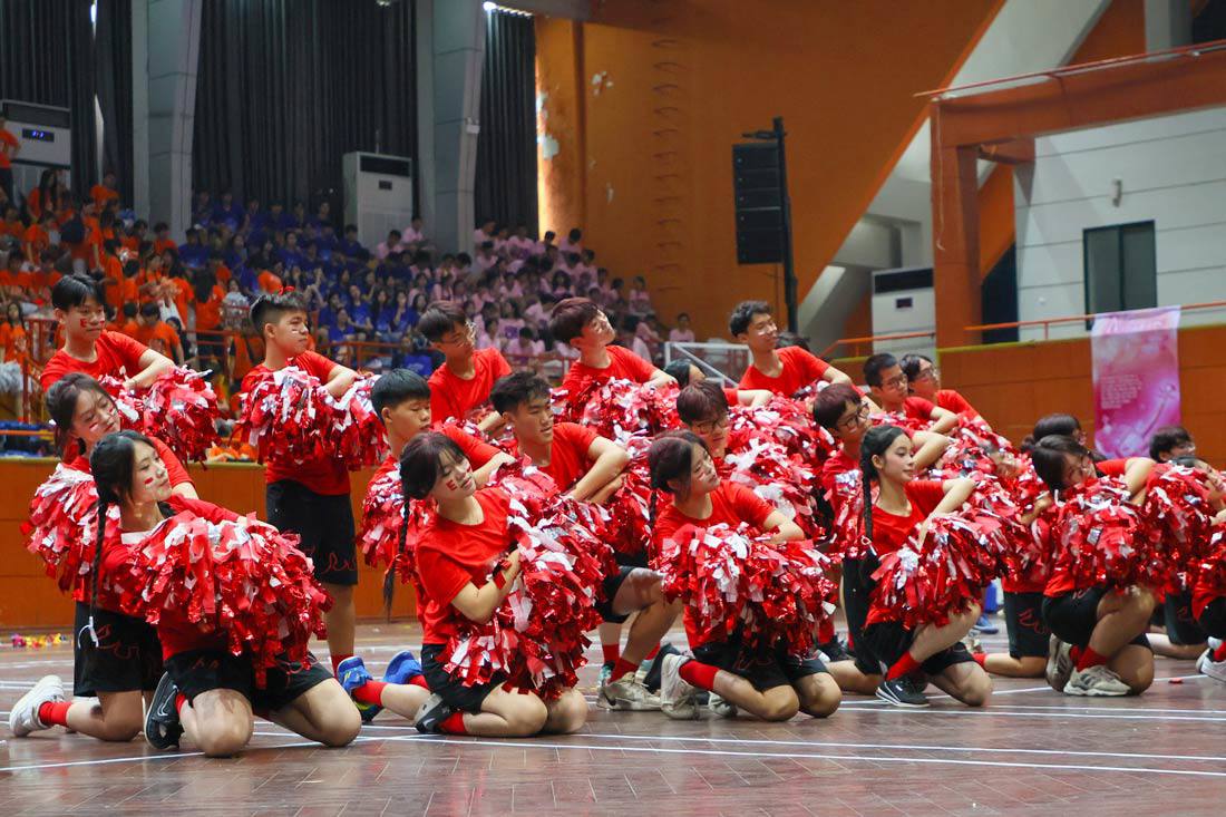 Học sinh ngôi trường gần 117 tuổi tỏa sáng trong hội thi nhảy cổ động - 6